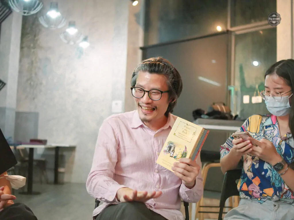ชูธรรม ตั้งตรงใจ TEDx UTCC ในงาน Books and beers ชูธรรม ตั้งตรงใจ ผู้จัดงาน Books and beer และ license holder TEDx UTCC ; image by KARNNIKRO
