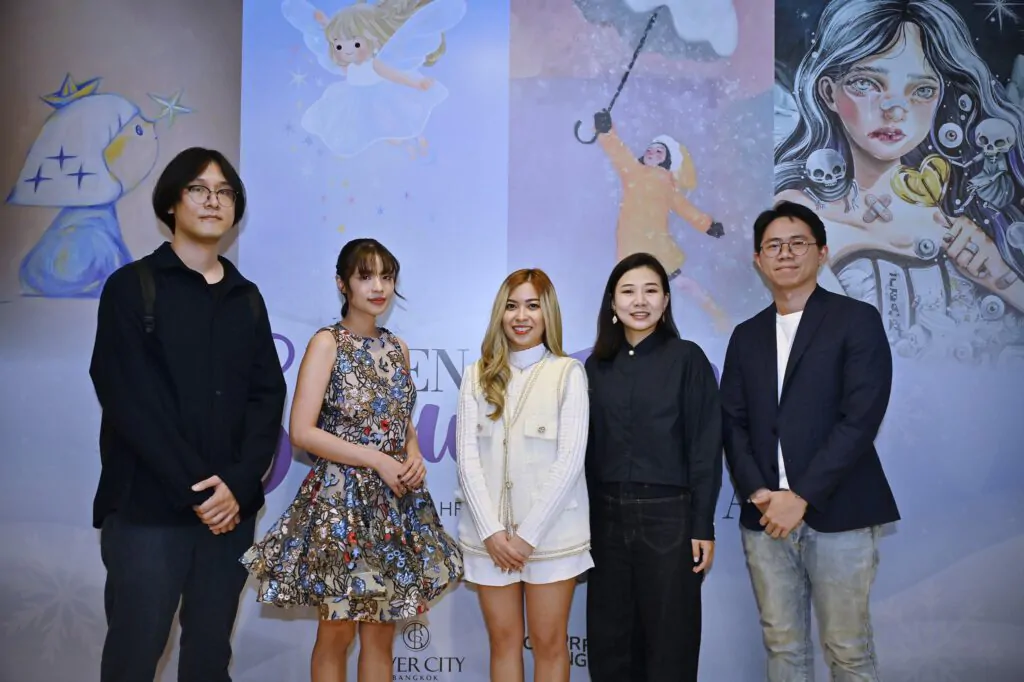 ภาพวันเปิดงานที่ River City Bangkok เหล่าศิลปิน คุณอาร์ท คุณปั๋น Riety คุณฟ้าฟ้า และผู้บริหารของ Rivercity Bangkok ภาพวันเปิดงานที่ River City Bangkok เหล่าศิลปิน คุณอาร์ท คุณปั๋น Riety คุณฟ้าฟ้า และผู้บริหารของ Rivercity Bangkok